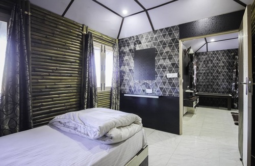 Kempty Range Hotel | Glamwood Resort