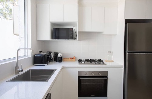 Glebe House | Glebe Terrace w/Courtyard, BBQ & Free Parking