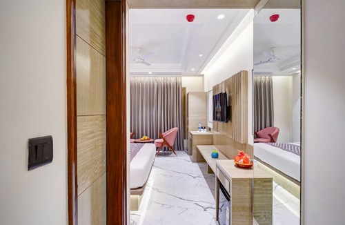 Paharganj Hotel | Gold The Royal