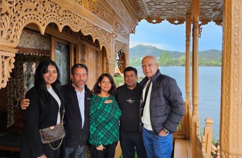 Nagin Bagh Hotel | Golden Flower Heritage Houseboats