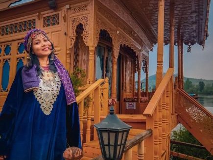 Nagin Bagh Hotel | Golden Flower Heritage Houseboats