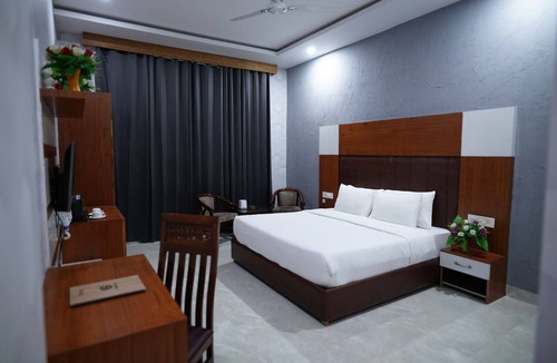 Rajpura Hotel | Golden Hut Derabassi