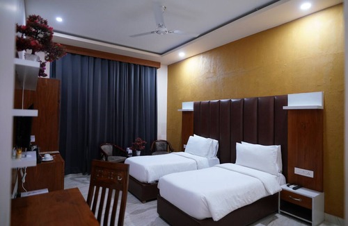 Rajpura Hotel | Golden Hut Derabassi
