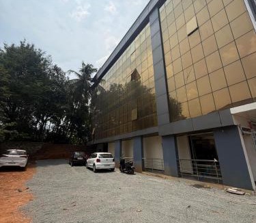 Perintalmanna Hotel | Golden Residency