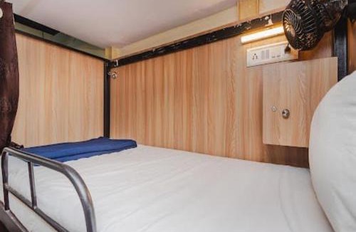 Marol Apartment | Golden Sands Dormitory and Single AC Rooms