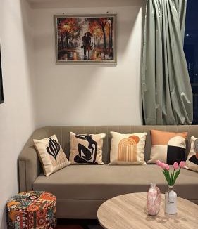 Jaypee Greens Apartment | GolfView Retreat- A luxury Business Suite in GolfLink, Greater Noida