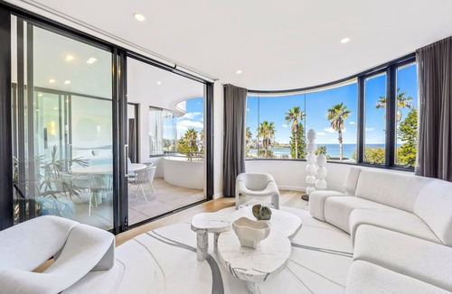 Bondi Beach Apartment | Gorgeous 3 Bedroom beachfront apartment located in the heart of Bondi Beach