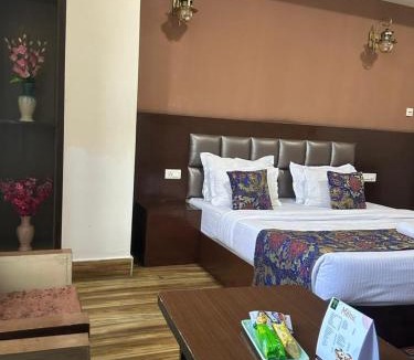Gangtok Hotel | Goroomgo Hotel Twin Spring Gangtok - Restaurant & Parking Facilities - Hotel-at-Prime-Location