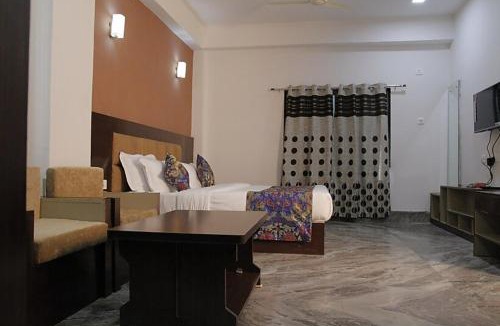 Gangtok Hotel | Goroomgo Hotel Twin Spring Gangtok - Restaurant & Parking Facilities - Hotel-at-Prime-Location
