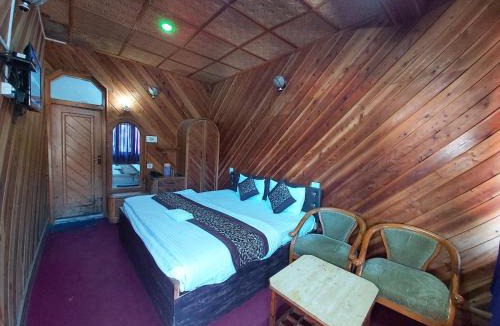 Nainital Hotel | Goroomo Hotel Lake View Mall Road Nainital - Prime Location - Best Selling Hotel