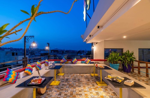 Udaipur City Centre Hostel | goSTOPS Plus Uadipur Gulab Bagh