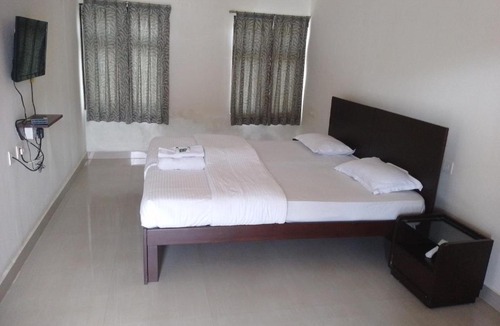 Mahadevpet Hotel | Grand Daswal B&B