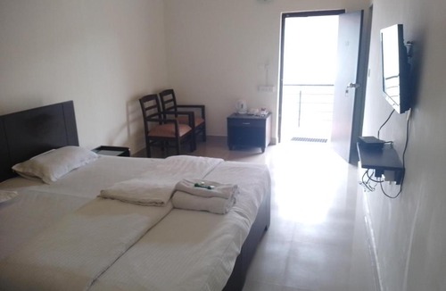 Mahadevpet Hotel | Grand Daswal B&B