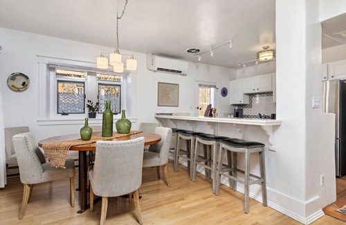 South Capitol House | Grande Dame of Santa Fe Ave. - Historic South Capitol Home 1/2 mile to Plaza