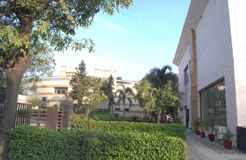 Jagadhri Hotel | Grey Pelican Tourist Resort