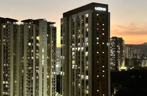 Thane West Apartment | Greyflix Heaven°23/10 mins drive - Viviana, Korum