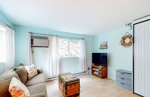 Cape Neddick Apartment | Ground-floor studio with patio & AC - walk to Ogunquit Beach & downtown