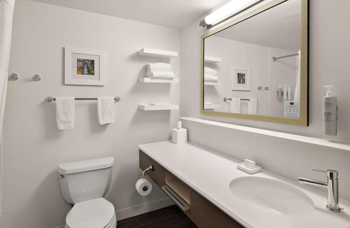 Lancaster Hotel | Hampton Inn Lancaster