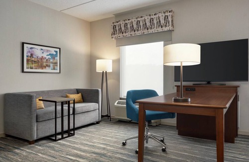 Bairdford Hotel | Hampton Inn & Suites Pittsburgh/Harmarville