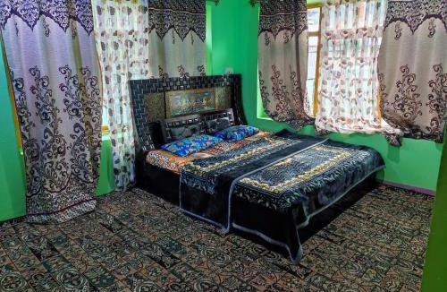 Gulmarg House | HAMRAAZ GuestHouse