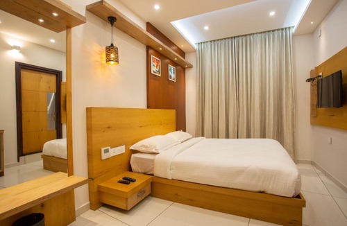Palakkad Hotel | Hasco Tower Business Hotel Stay close to Palakkad junction railway station