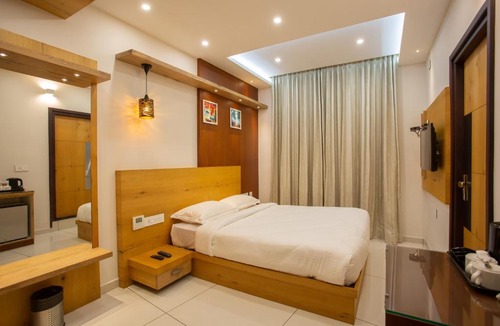 Palakkad Hotel | Hasco Tower Business Hotel Stay close to Palakkad junction railway station