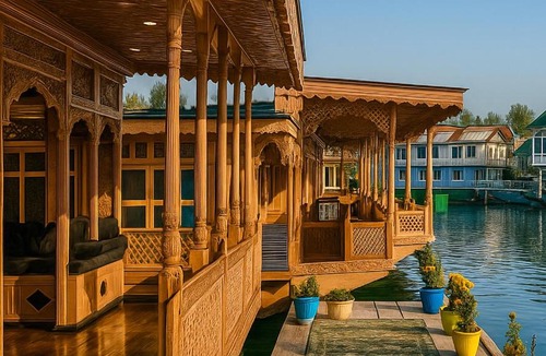 Dal Lake Hotel | HAYAT Group OF Houseboats