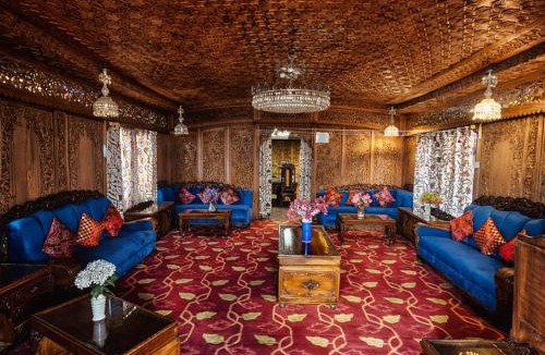 Dal Lake Hotel | Heritage Amina Group Of Houseboats