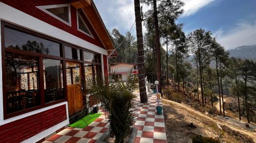 Almora Hotel | Hidden Mountain Resort