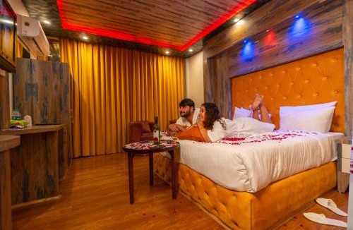 Aleo Resort | Hill Rver Resort Central heated and air cooled - Near Mall Road