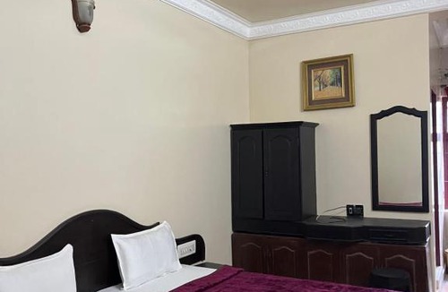 Mahadevpet Hotel | Hill town
