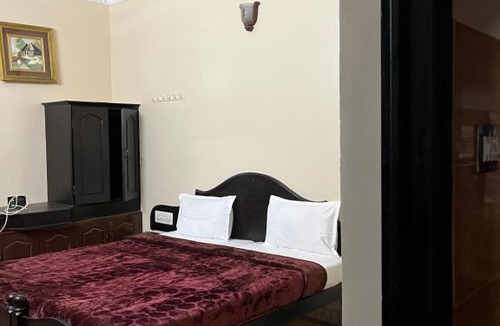 Mahadevpet Hotel | Hill town