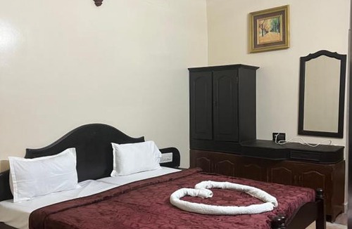 Mahadevpet Hotel | Hill town
