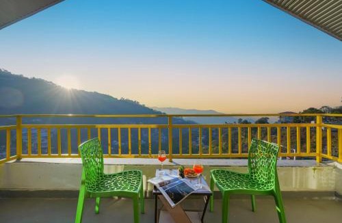 Kumarhatti Villa | Hillshades Retreat 6-BHK Apartment by Alaya Stays with Sit-out Area, Restro, Game Zone, Panormic Hill Views