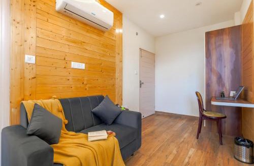 Kumarhatti Villa | Hillshades Retreat 6-BHK Apartment by Alaya Stays with Sit-out Area, Restro, Game Zone, Panormic Hill Views