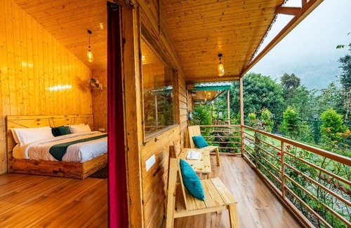 Naina Range Hotel | Hilltop Cottage Pangot