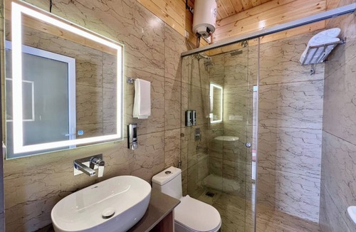 Lansdowne Hotel | Hilltop Haven Hotel And Resort