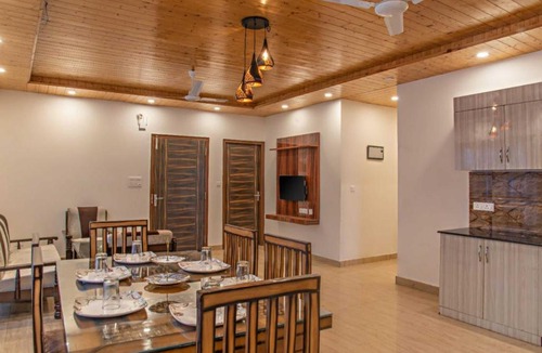 Dharampur Apartment | Himalayan Retreat