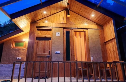 Banjar Cabin | Hipostel Tirthan