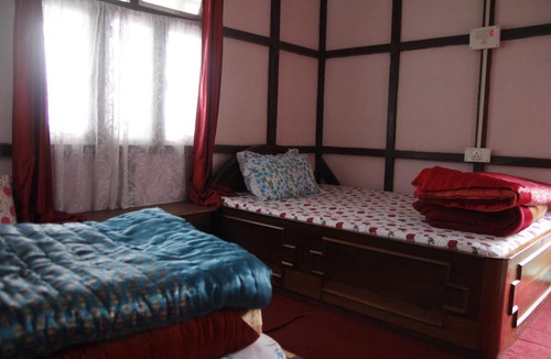 Geyzing House | Hitaishi Homestay - Bermiok