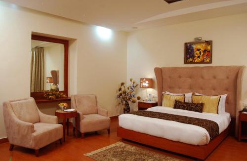 Amritsar Hotel | HK Clarks Inn, Amritsar