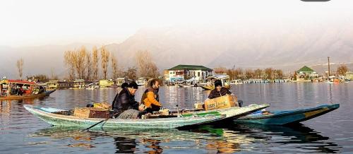 Dal Lake House | Homestay grand yaqoob