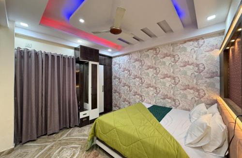 Mahmoorganj Apartment | Homlee-Kashi-2BHK-Lift-Parking-3km KV Temple