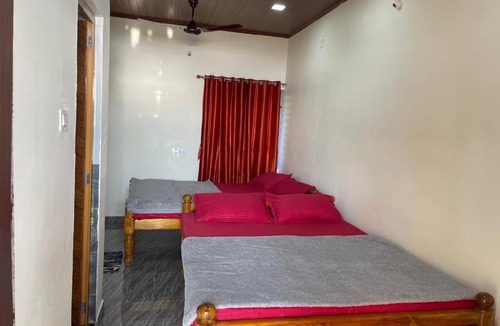 Hireguthi Hotel | Hope villa beachstay & cafe