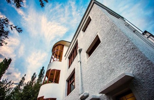 Leh House | Horzay stays - Double Room with Mountain View - 4