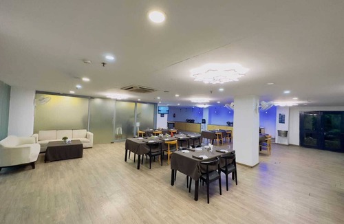 Noida Hotel | Hotel Aarkay Palace