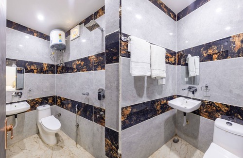 Noida Hotel | Hotel Admire Inn Sec - 104 By ASPL
