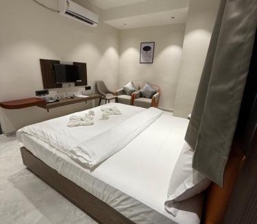 Akalkot Hotel | Hotel Aishwarya