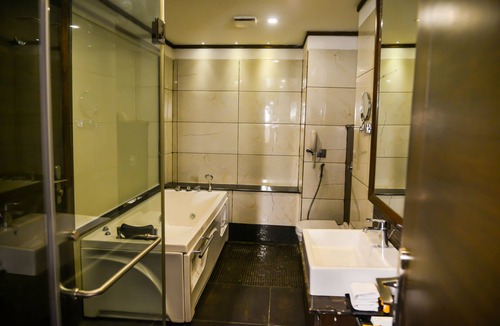 Zirakpur Hotel | Hotel Almeida