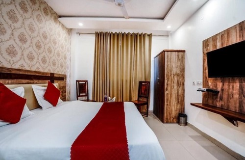 Zirakpur Hotel | HOTEL ALMOND